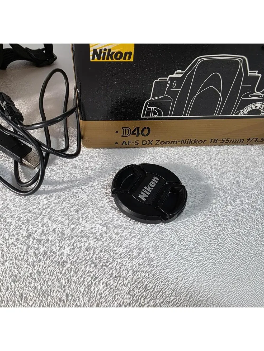 Nikon D40 Digital Camera w/ DX AF-S Nikkor 18-55mm F3.5-5.6G II, SD, Battery